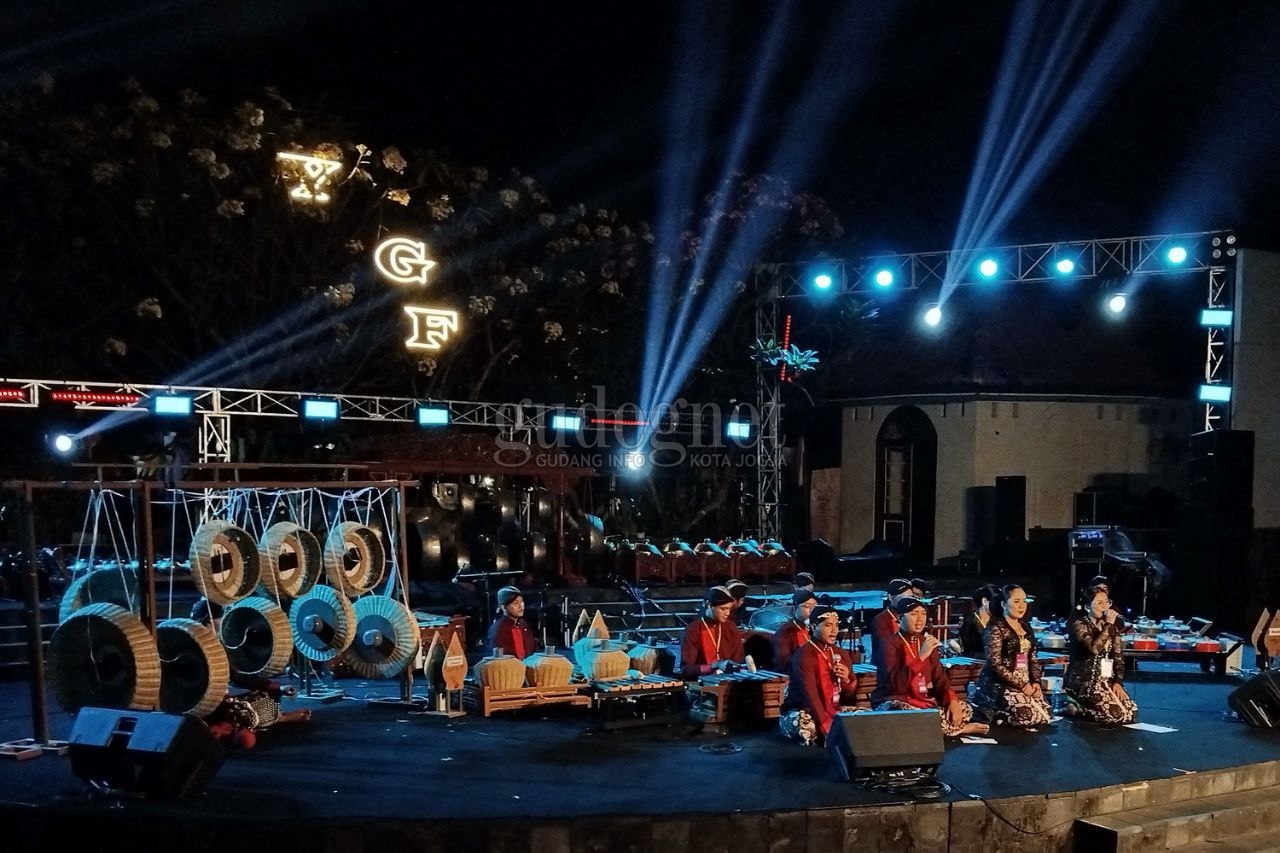 “Piweling”. Gamelan sebagai Jembatan Kenangan dan Ingatan “Piweling”. Gamelan sebagai Jembatan Kenangan dan Ingatan
