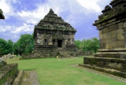 Misteri Candi di Puncak Tertinggi