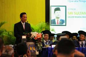 Sultan HB X Terima Gelar Kehormatan dari UNY