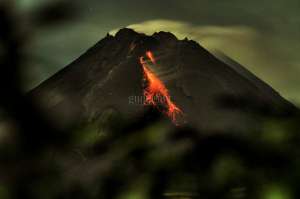 Selasa Pagi, Merapi Muntahkan Dua Kali Awan Panas