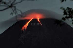 Jelang Siang Merapi Kembali Muntahkan Awan Panas