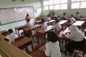Sekolah Tatap Muka SMU/SMK Diuji Coba April