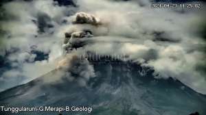 Wedhus Gembel Merapi Meluncur Sejauh 2.000 Meter