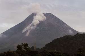 Merapi Muntahkan 2 Kali Awan Panas, Jarak Luncur 1,2 Km