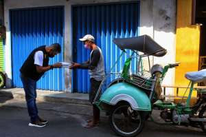 Komunitas Ini Bagikan Makan Siang dan Masker di Malioboro